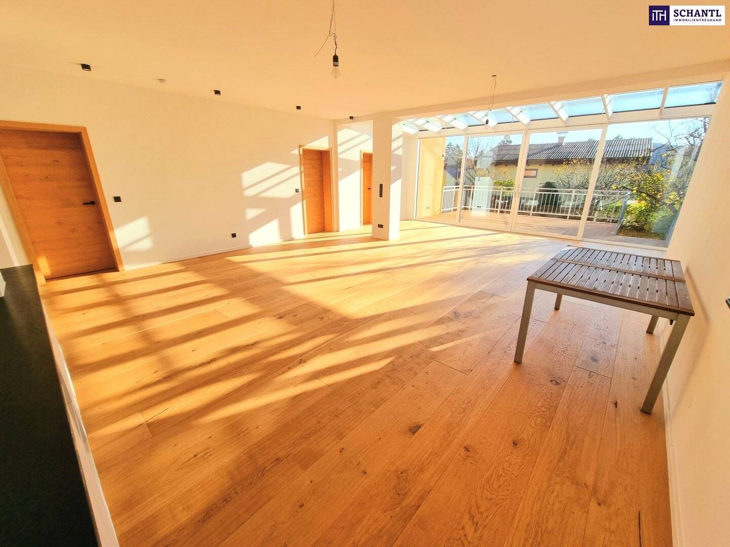 Apartment with large garden and conservatory