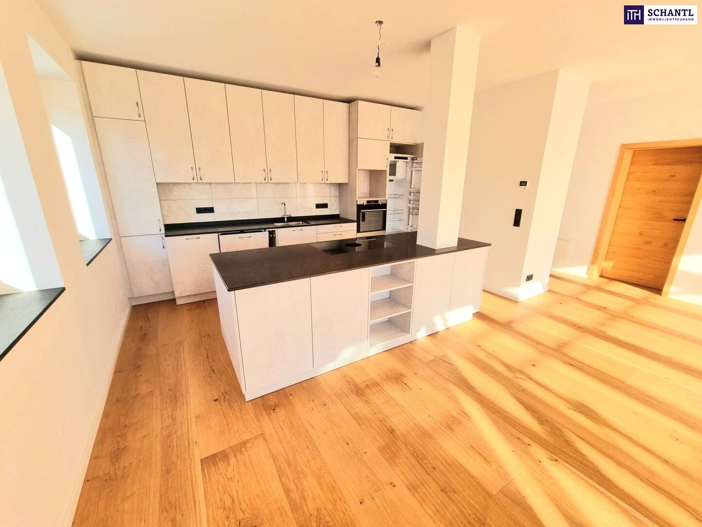 Apartment with large garden and conservatory