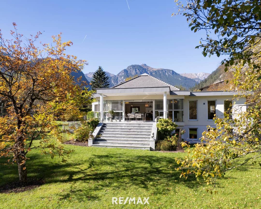 Ferienhaus in Nassereith am See mit Einliegerwohnung und 4 Stellplätzen