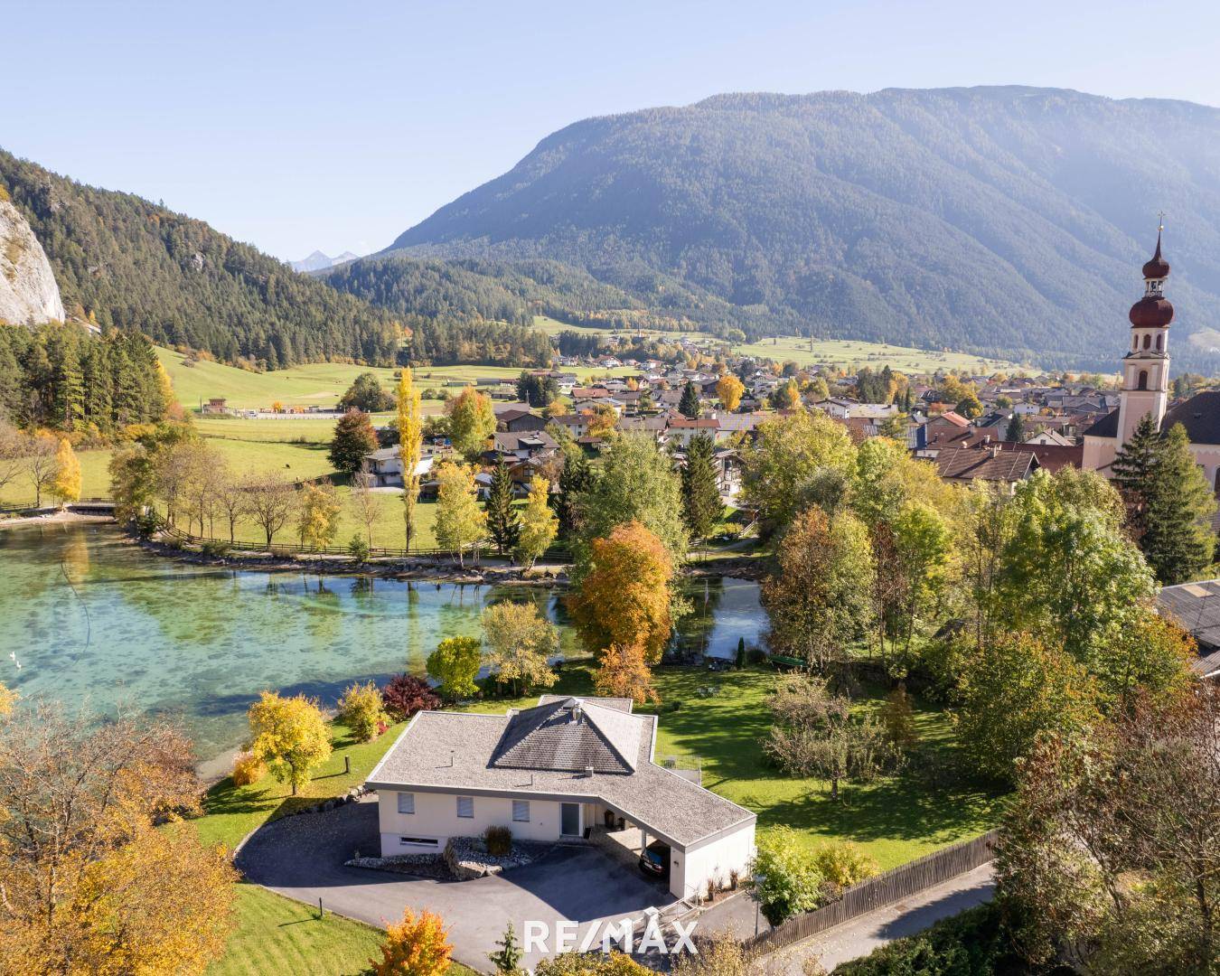 Ferienhaus in Nassereith am See mit Einliegerwohnung und 4 Stellplätzen