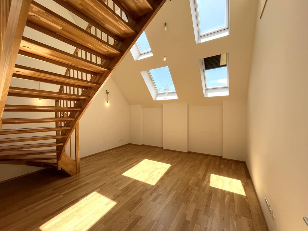 Apartment Top Floor Maisonette Central Location