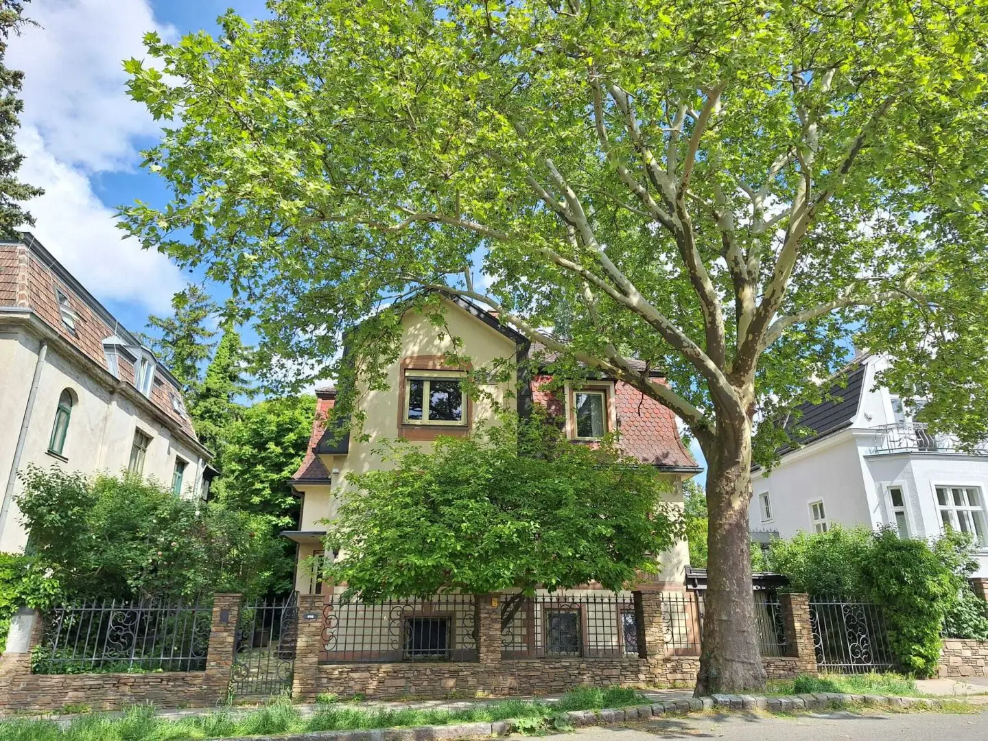 360° TOUR / Einfamilienvilla mit großem Garten und Garage in bester Grünlage von Hietzing