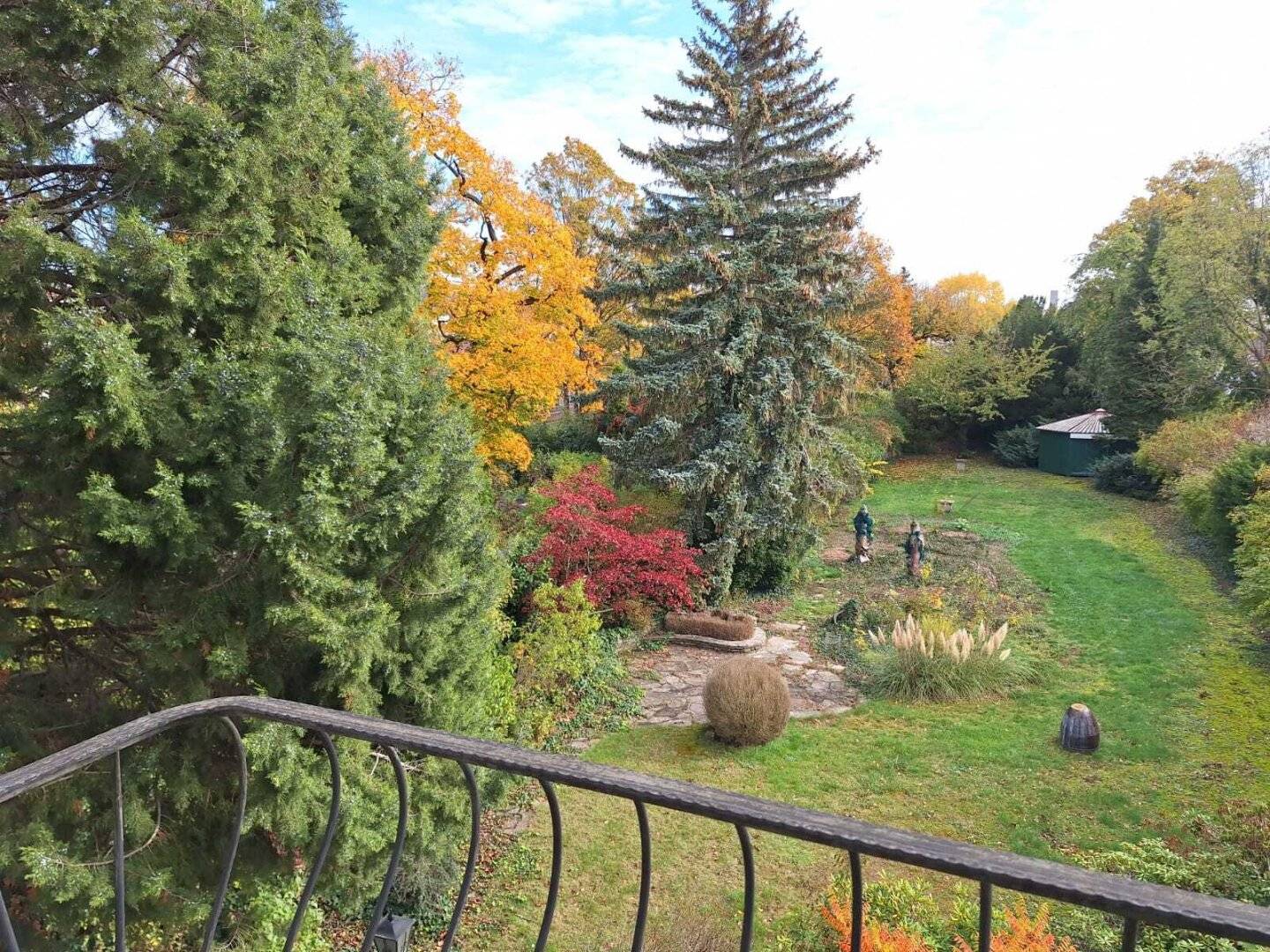 360° TOUR / Single family villa with large garden and garage in the best green location of Hietzing