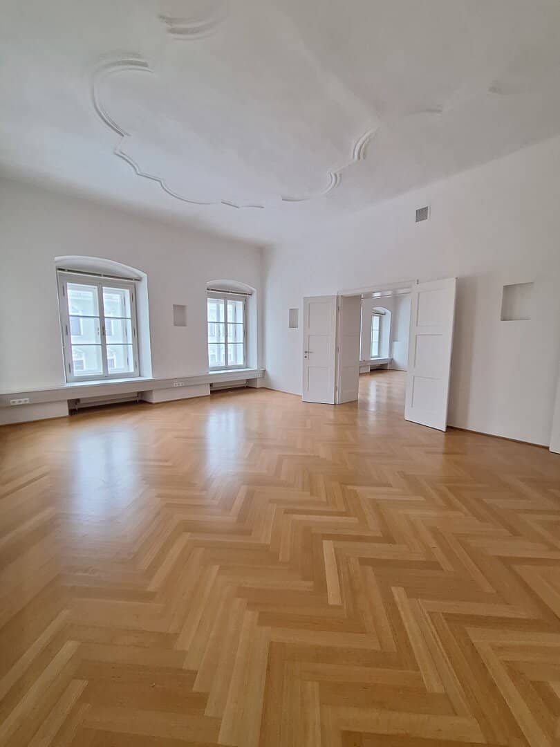 360° TOUR / Multipurpose usable 5 room historic style old building office (Elevator) in a Baroque building