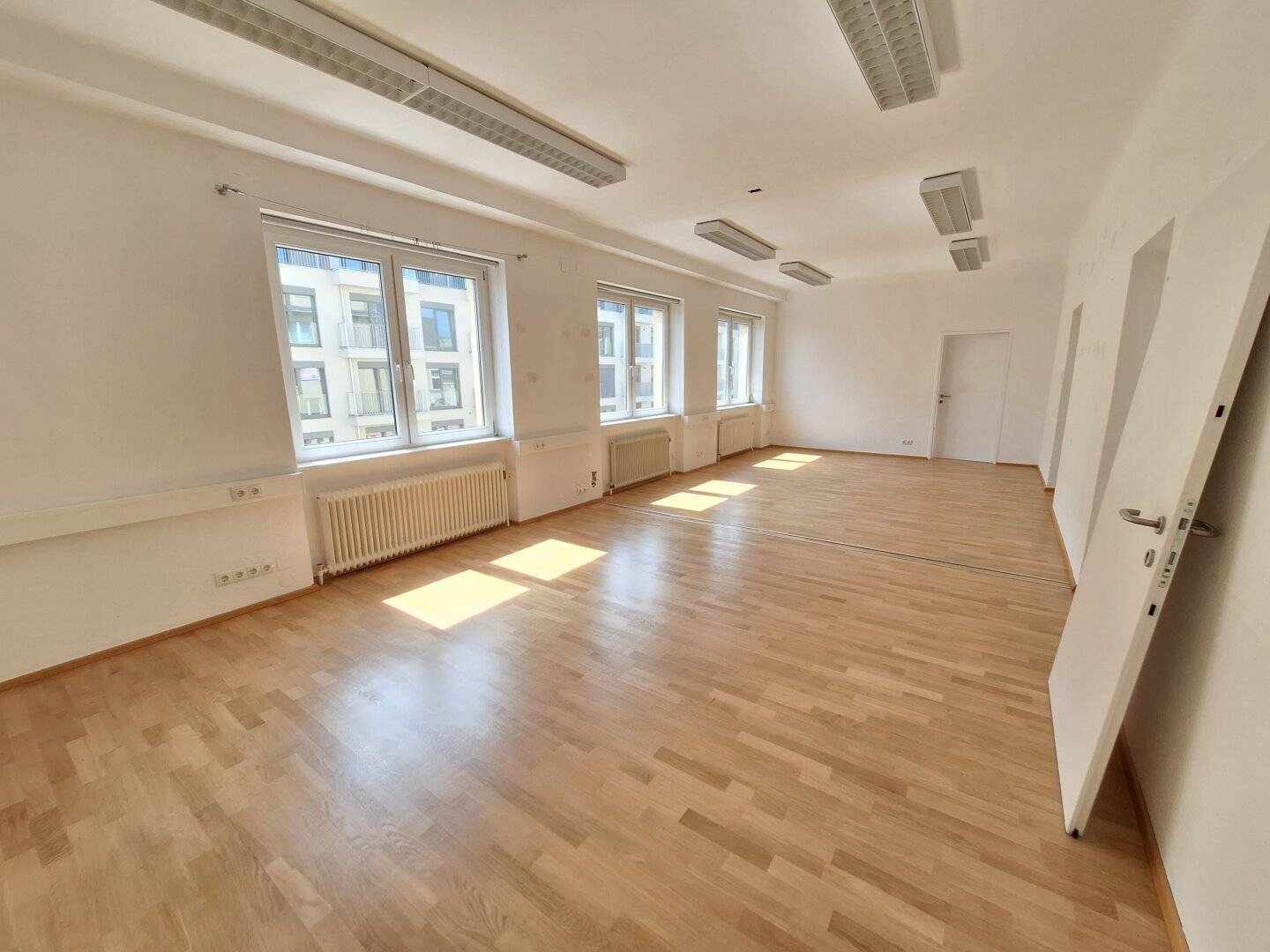Helles Büro in Wien 11., nahe Enkplatz, 177 m², 2. Etage im 2. Stock