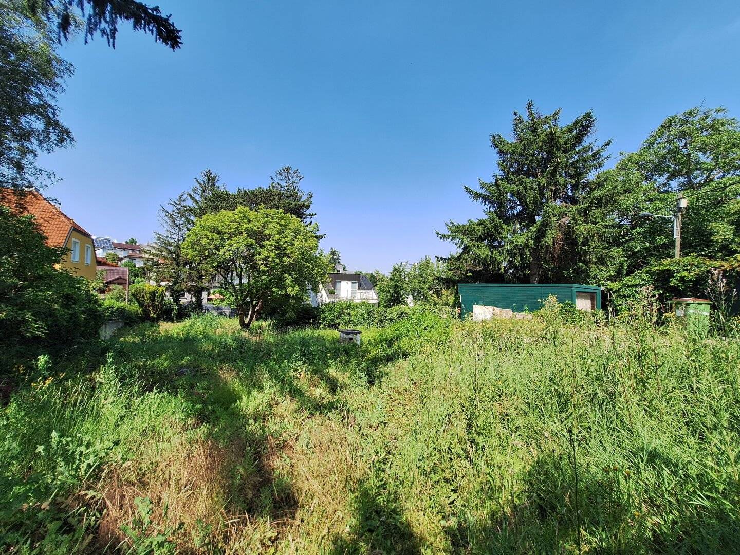 Rarity: Beautiful building plot in the best, quiet green residential area of the 17th district