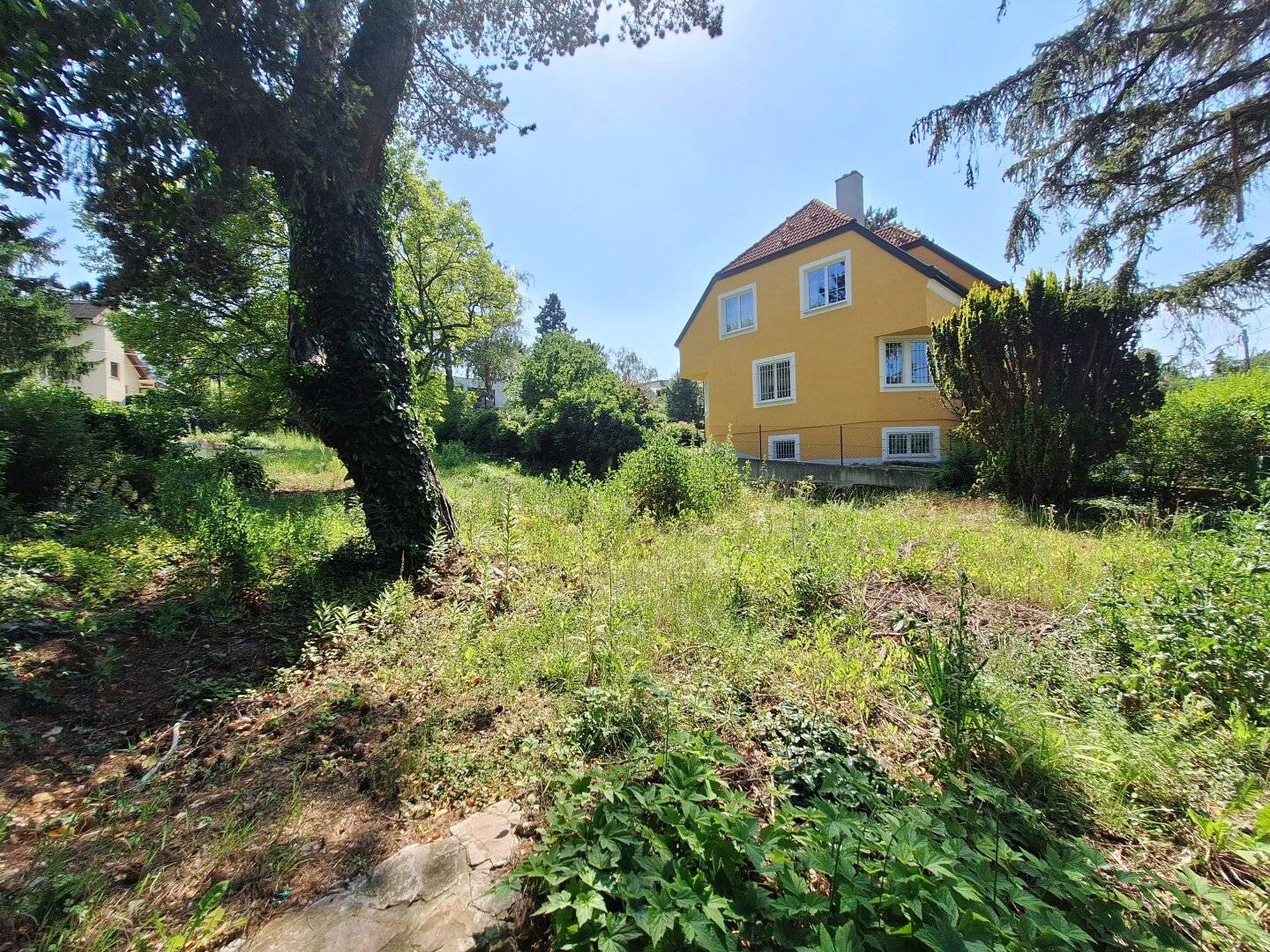 Rarity: Beautiful building plot in the best, quiet green residential area of the 17th district