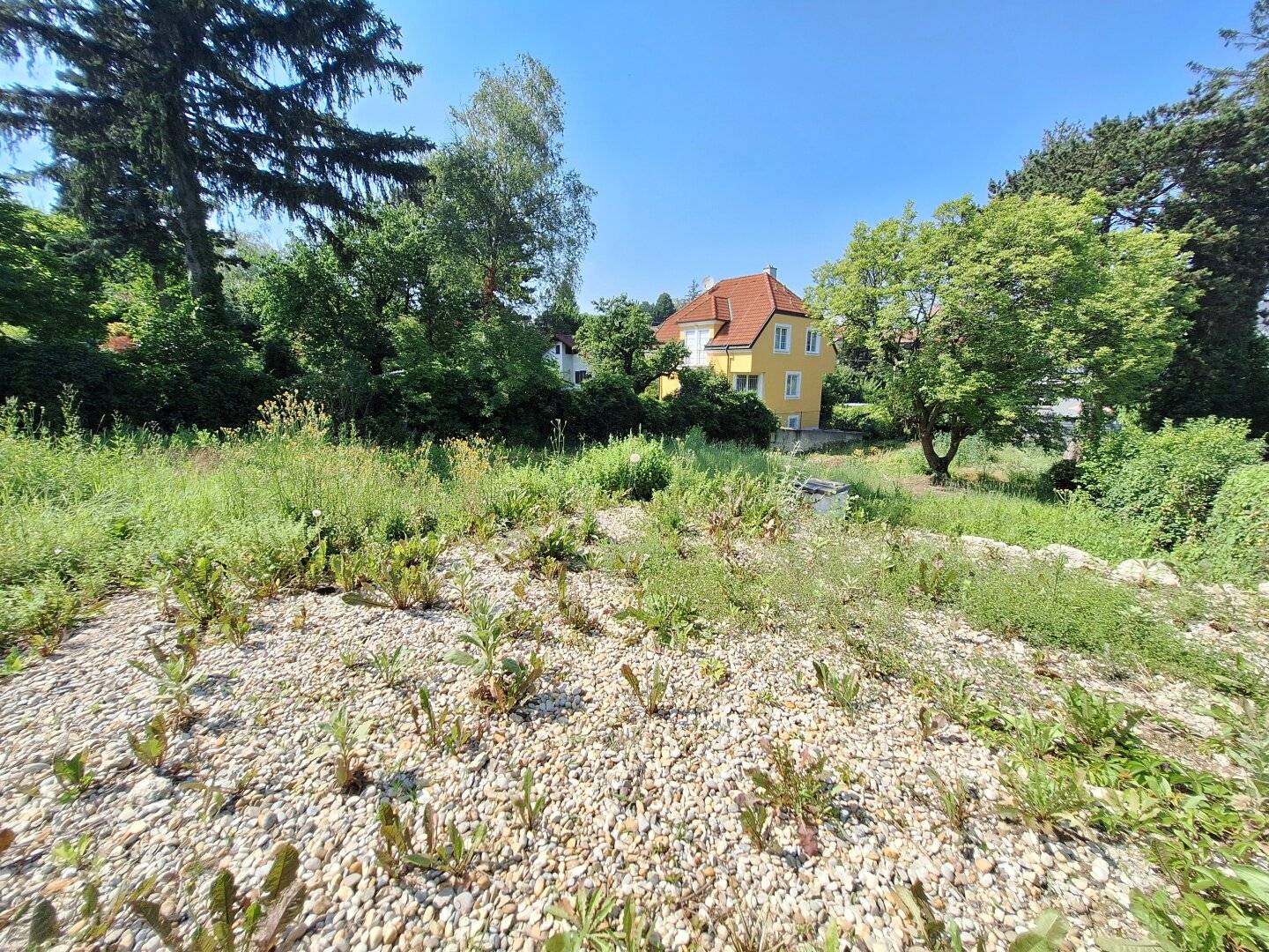 Rarity: Beautiful building plot in the best, quiet green residential area of the 17th district