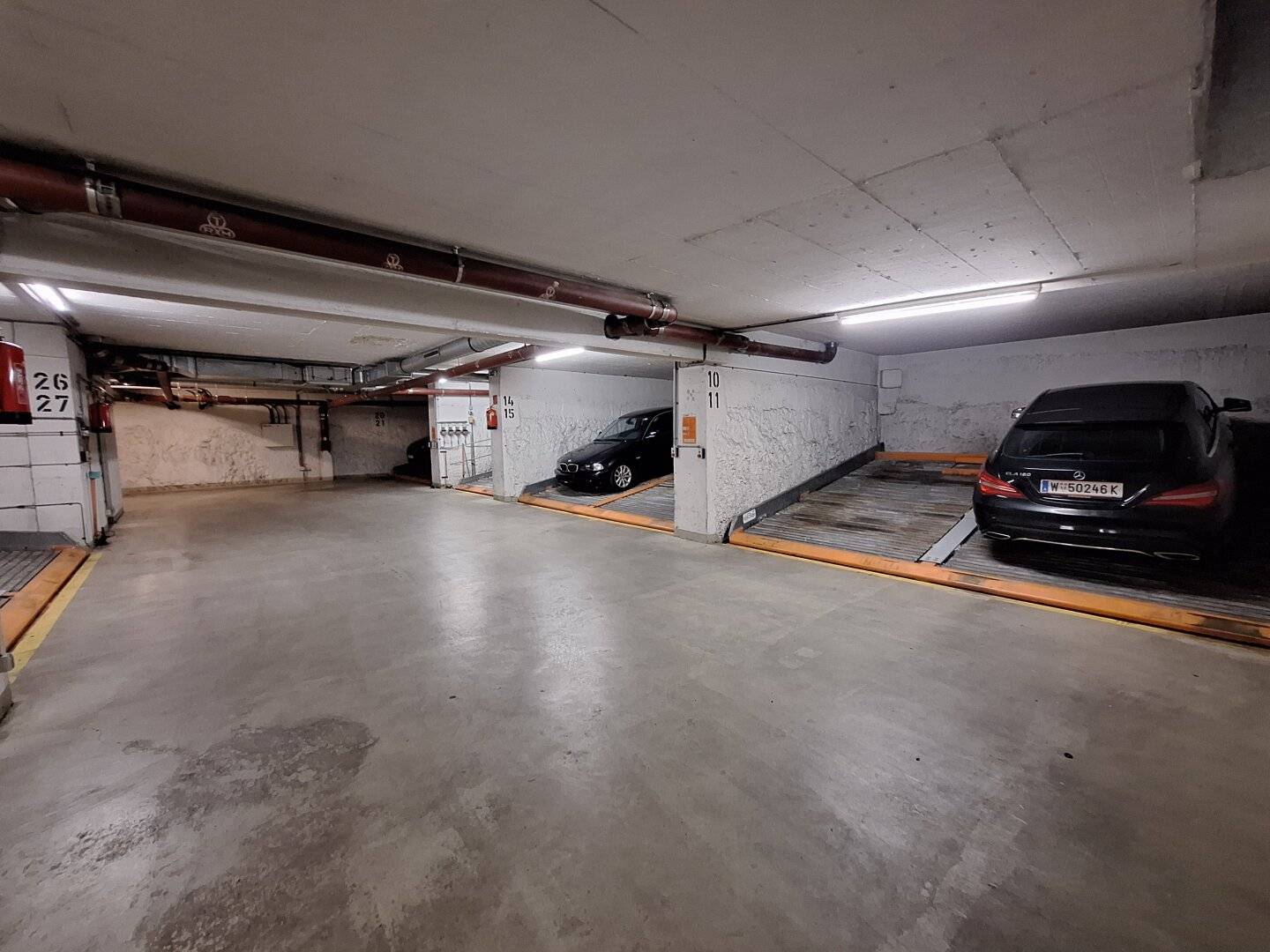 Underground parking space (duplex stacking parking) in a quiet, central location in the 5th district