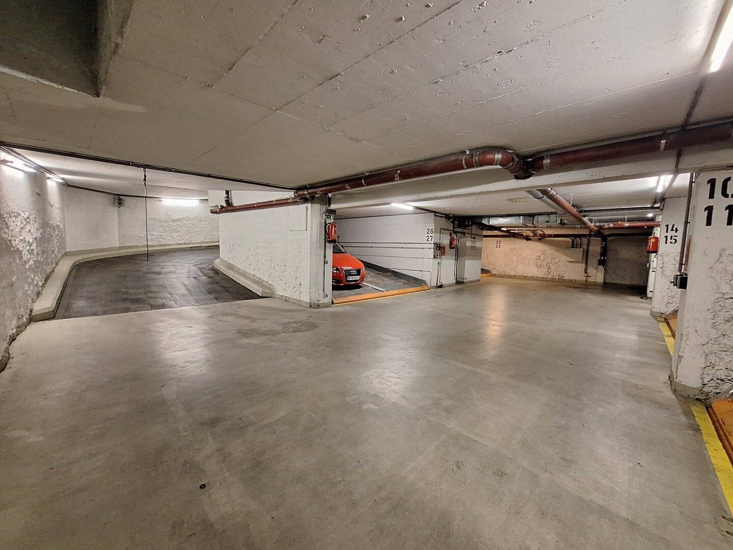 Underground parking space (duplex stacking parking) in a quiet, central location in the 5th district