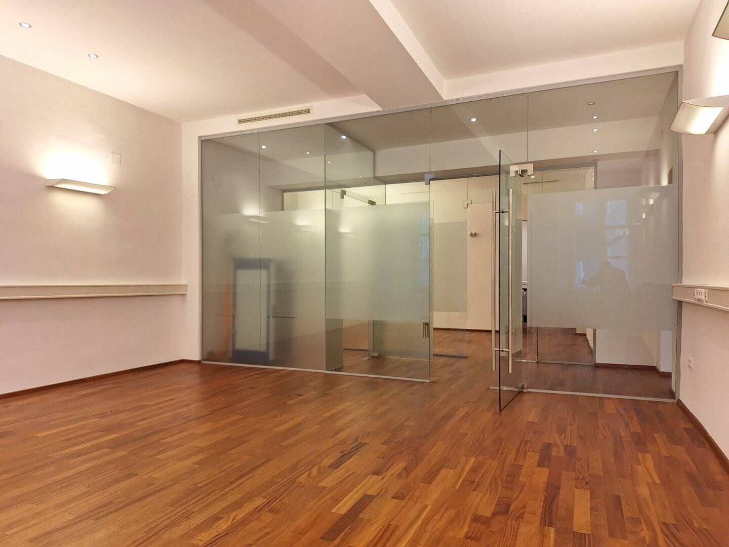360° TOUR / Modernes 4-Zimmer-Altbaubüro in zentraler Lage von Klagenfurt - Nähe Alter Platz