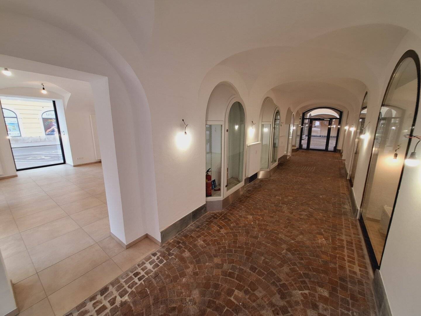 360° TOUR / Multifunctional, modern, tasteful commercial premises with special flair in Klagenfurt's very best city center location
