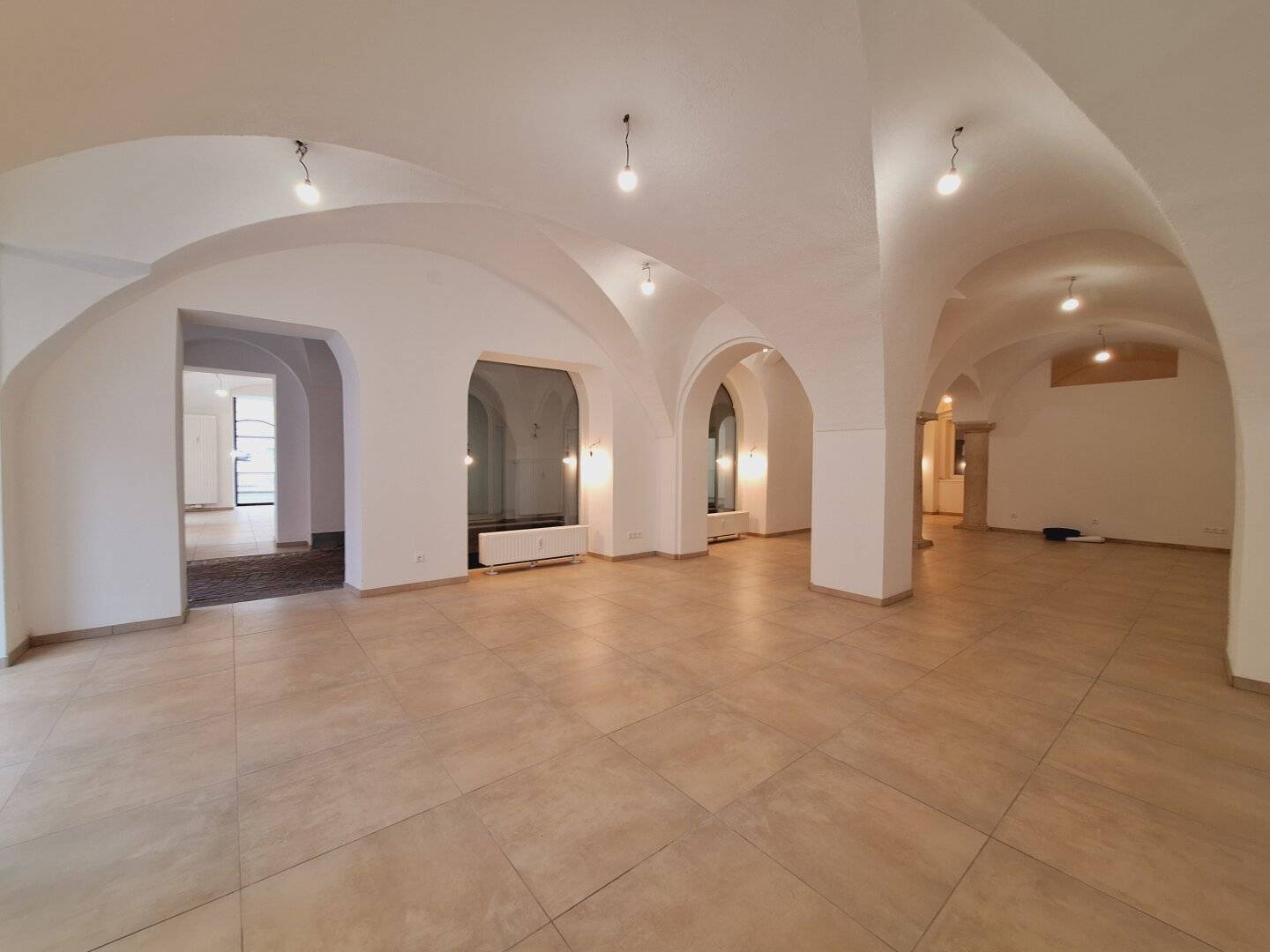 360° TOUR / Multifunctional, modern, tasteful commercial premises with special flair in Klagenfurt's very best city center location