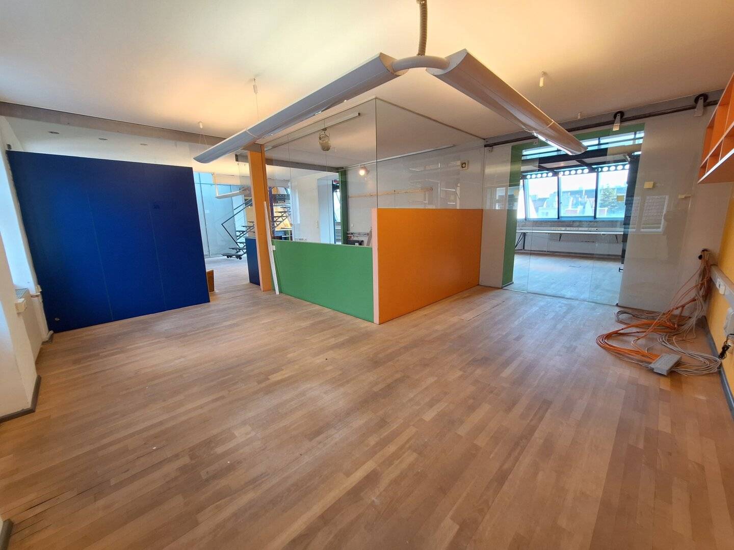 360° TOUR / Multifunktionales, modernes, lichtdurchflutetes Dachgeschoss-Atelier / Büro / gemischte Wohnnutzung / mit großer Terrasse