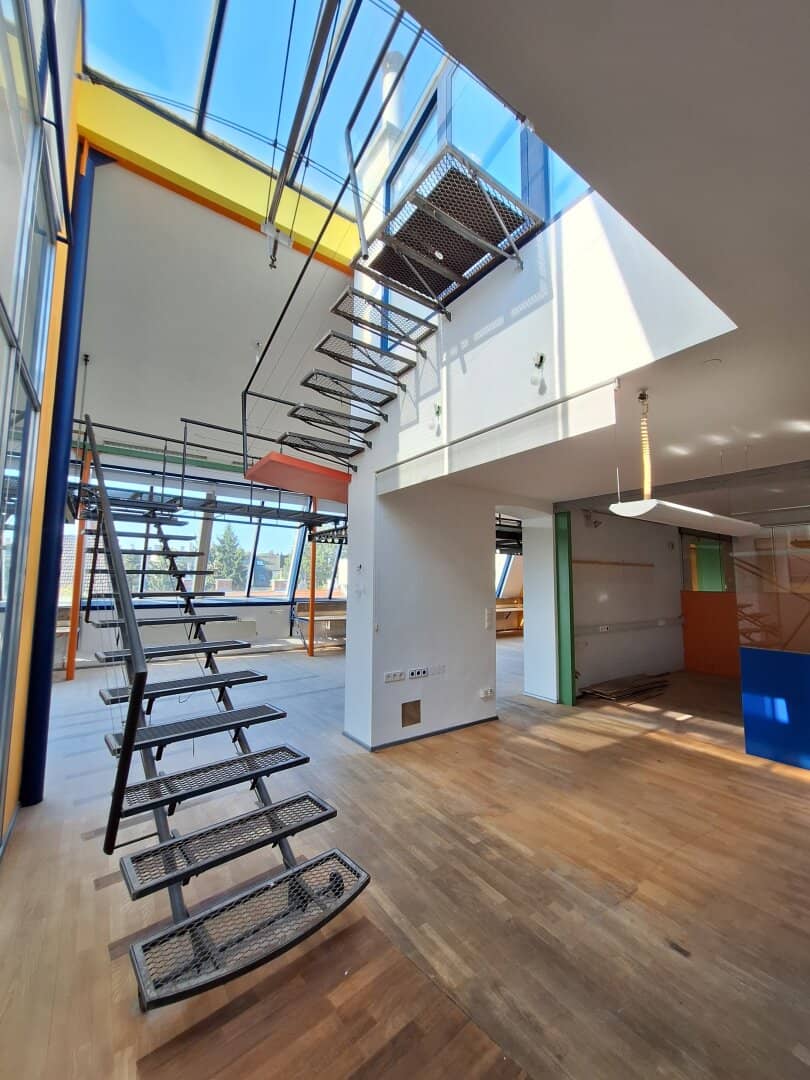 360° TOUR / Multifunktionales, modernes, lichtdurchflutetes Dachgeschoss-Atelier / Büro / gemischte Wohnnutzung / mit großer Terrasse