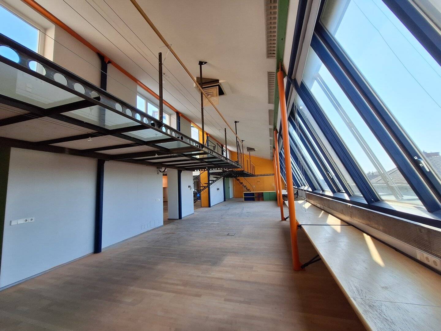 360° TOUR / Multifunktionales, modernes, lichtdurchflutetes Dachgeschoss-Atelier / Büro / gemischte Wohnnutzung / mit großer Terrasse