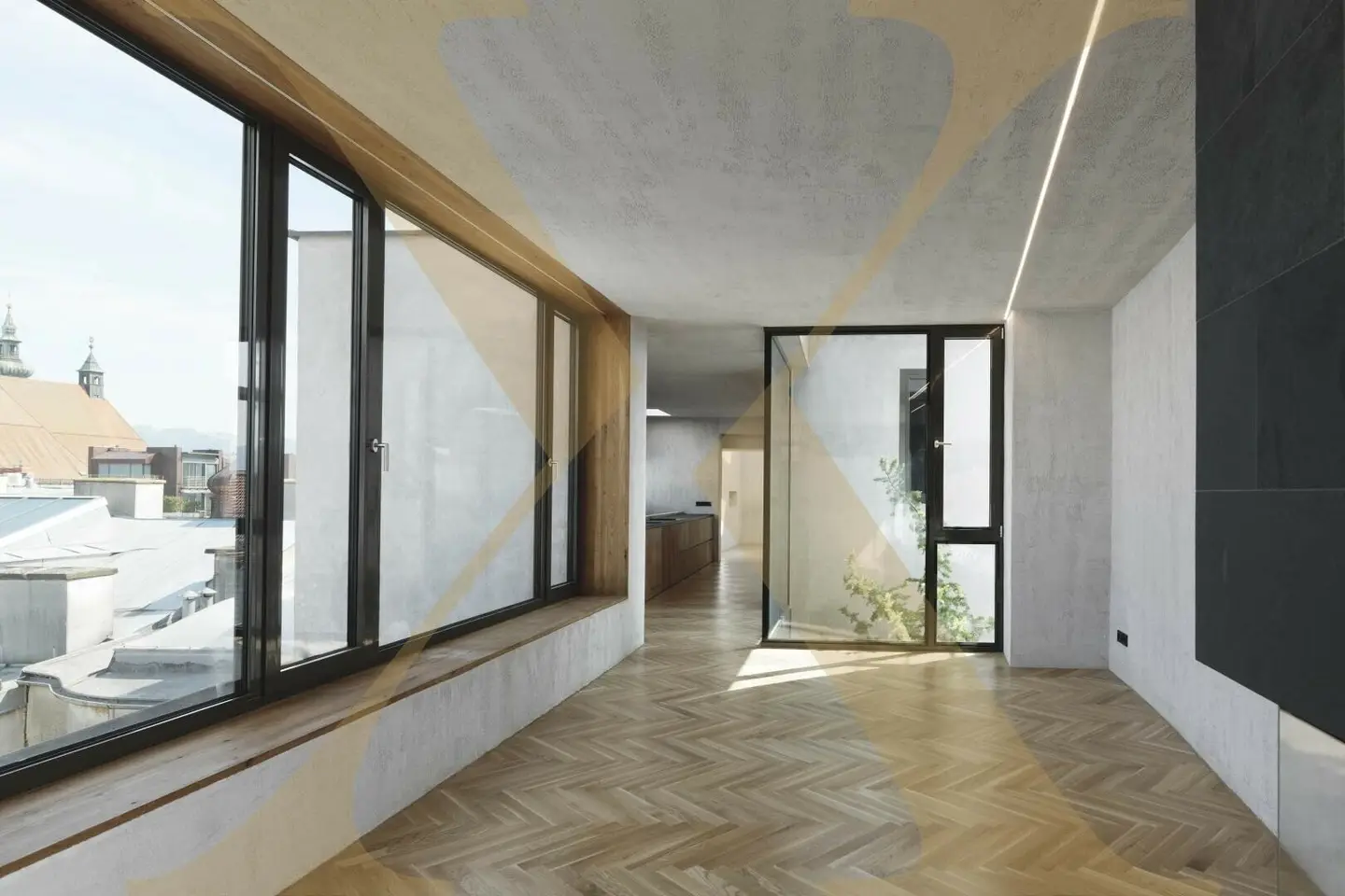 Penthouse with secluded rooftop terrace and lift