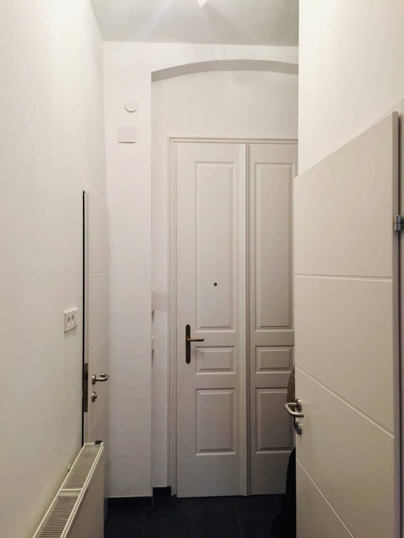Old building apartment quiet investment property
