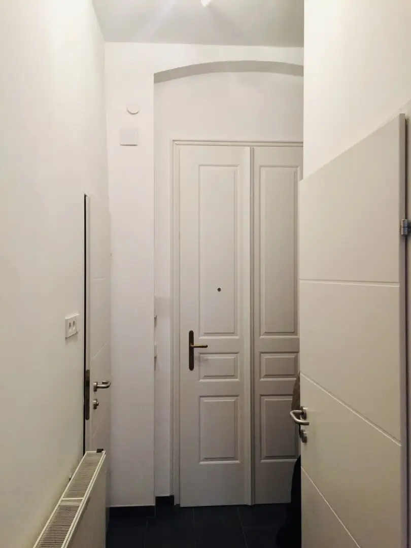 Old building apartment quiet investment property