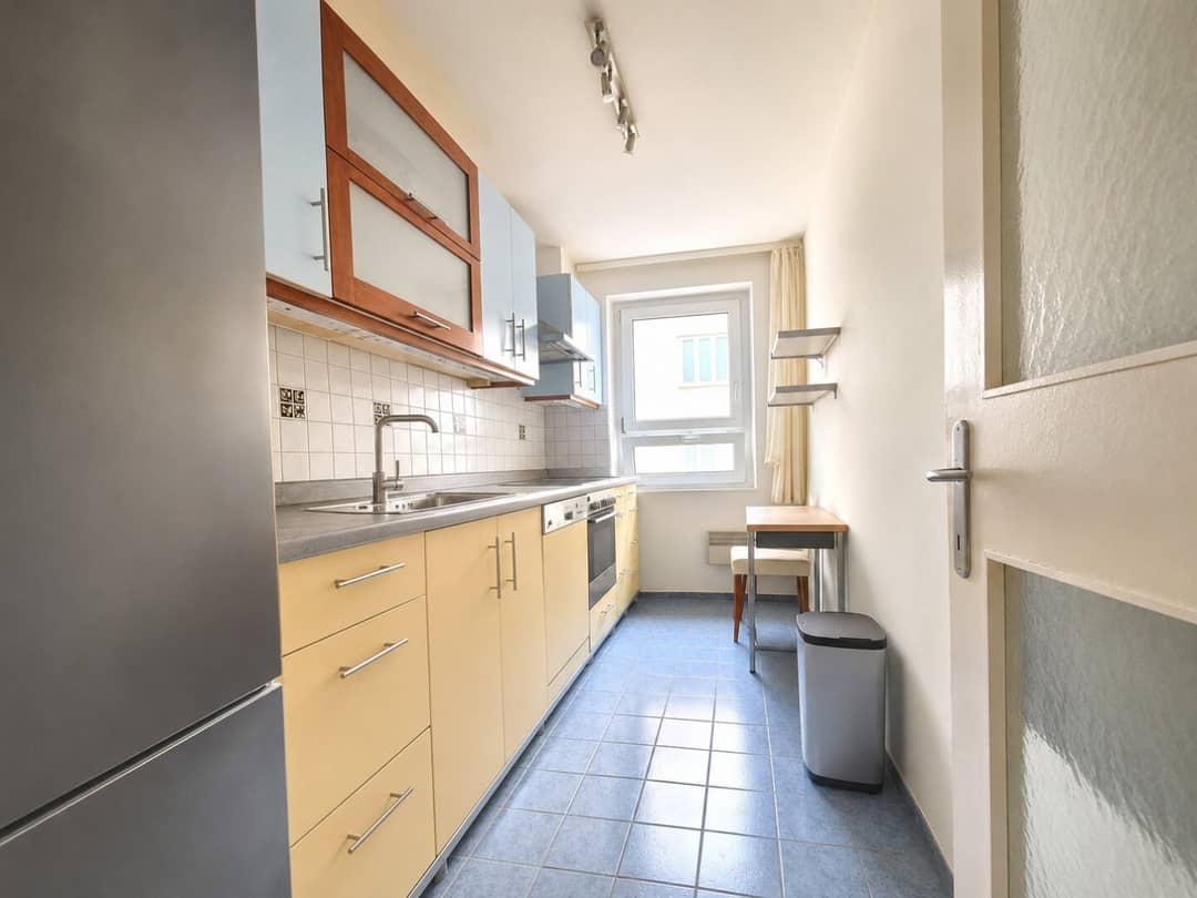Wohnung hell mit Einbauküche Lift