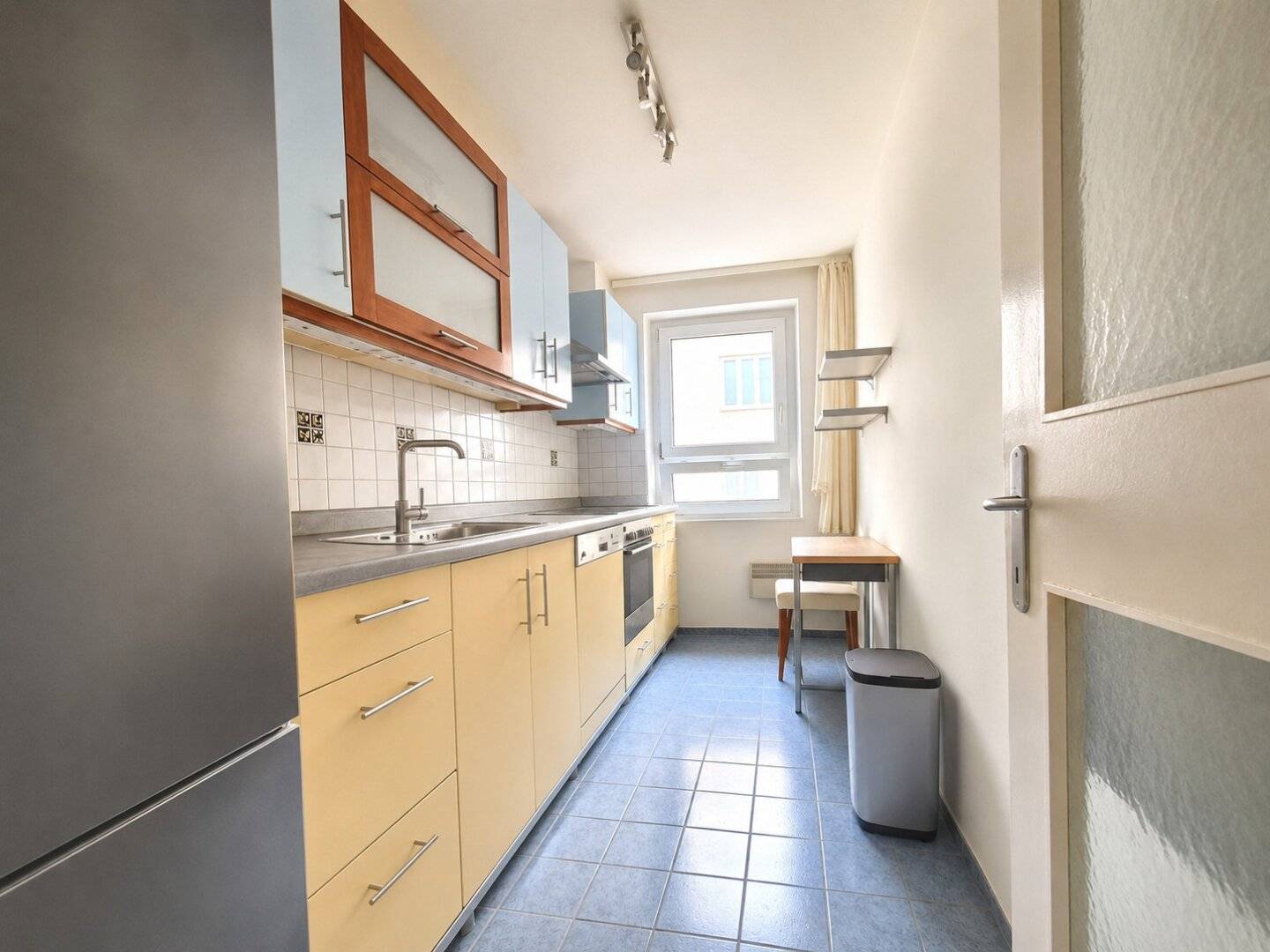Wohnung hell mit Einbauküche Lift