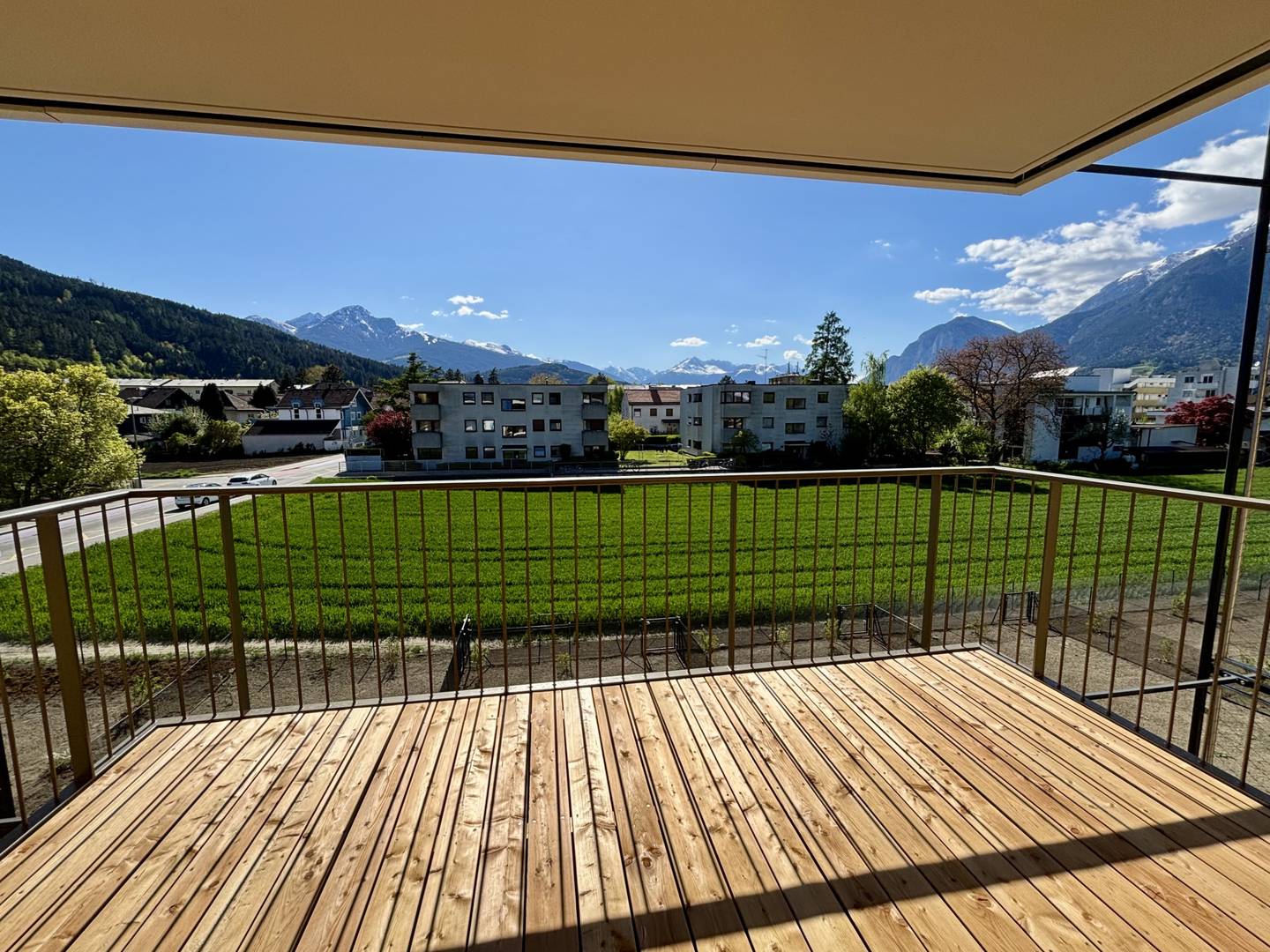 New build apartment sunny balcony southwest location