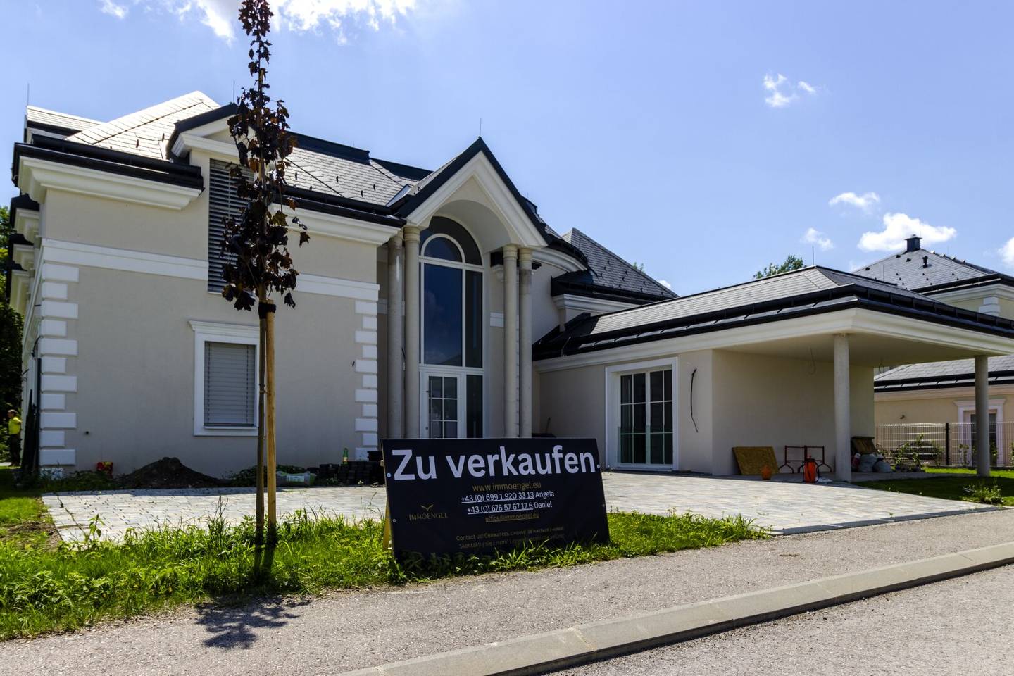 Villa in need of renovation in residential park Aqualina - We support completion - Price negotiable
