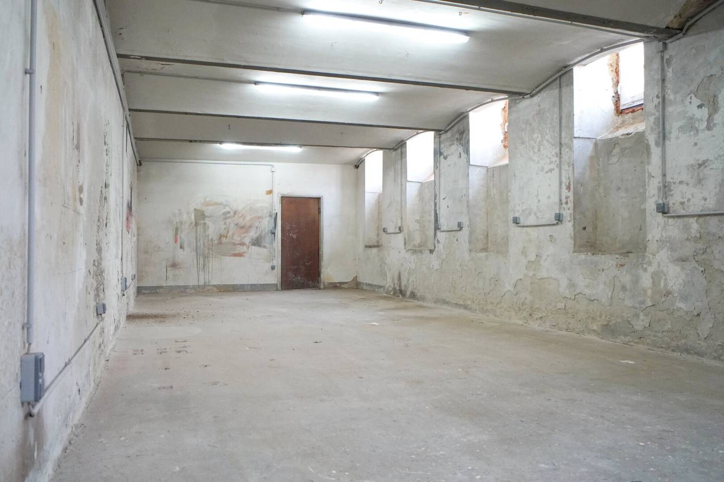Günstige, helle Lagerfläche 52 m² im Souterrain, gute Lage Wien 16.
