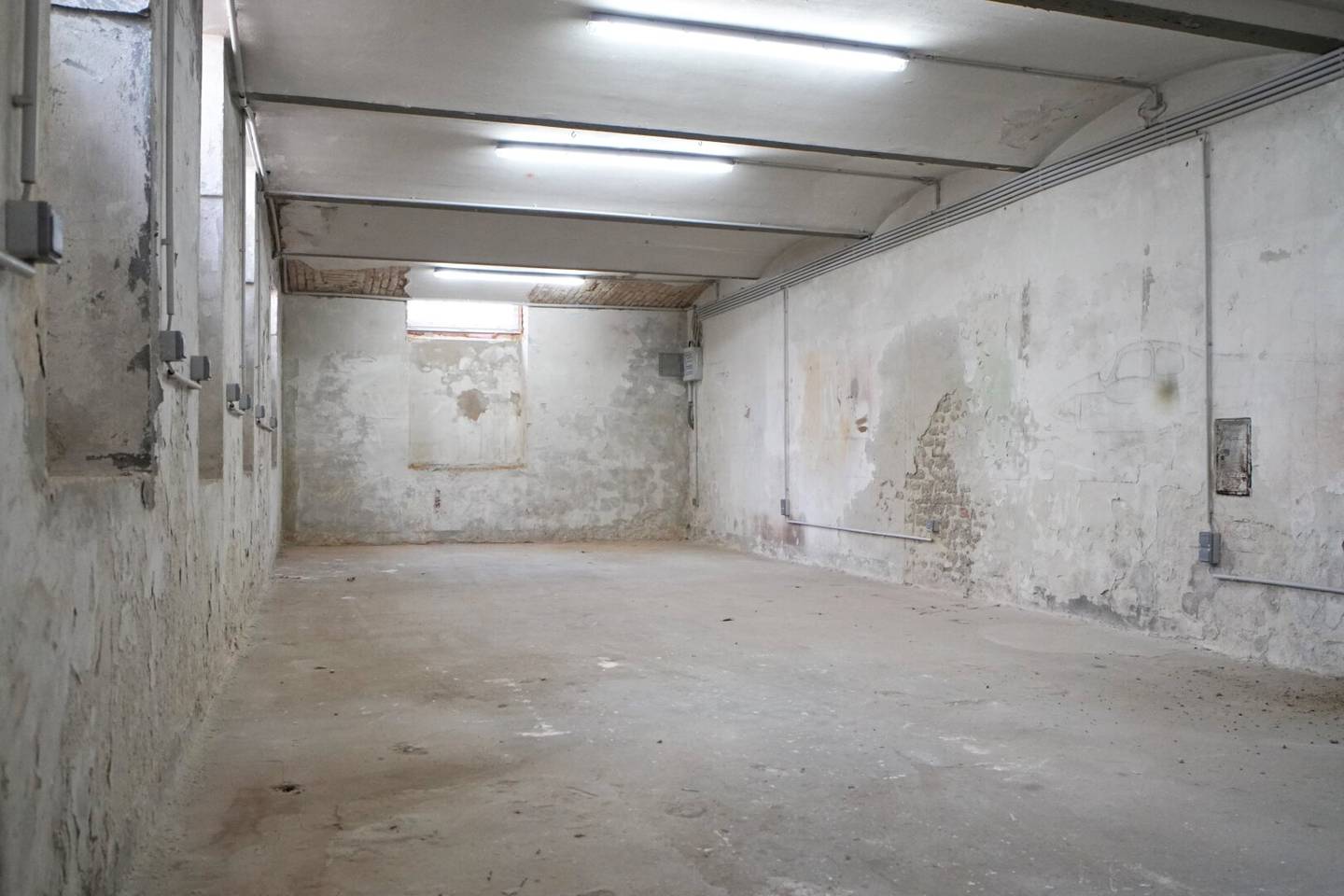Günstige, helle Lagerfläche 52 m² im Souterrain, gute Lage Wien 16.