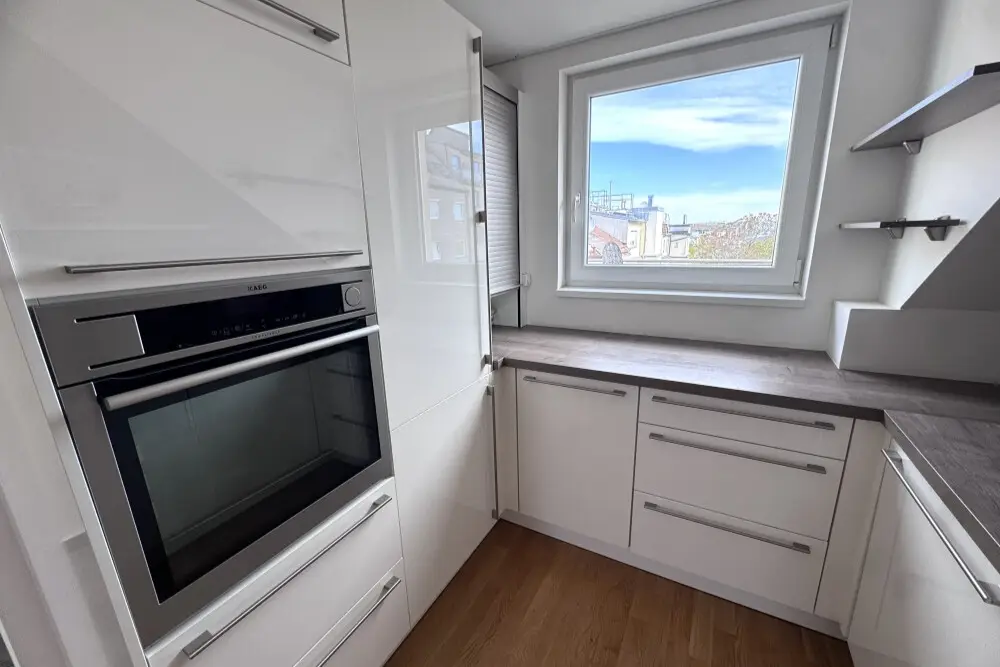 Dachgeschosswohnung mit zwei Terrassen nahe U1