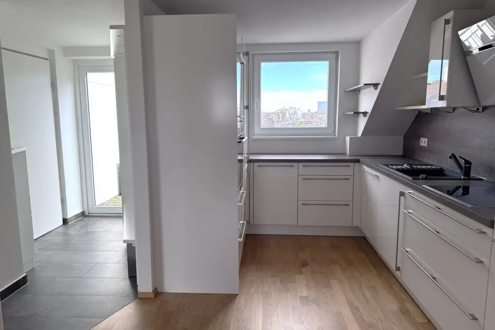 Dachgeschosswohnung mit zwei Terrassen nahe U1