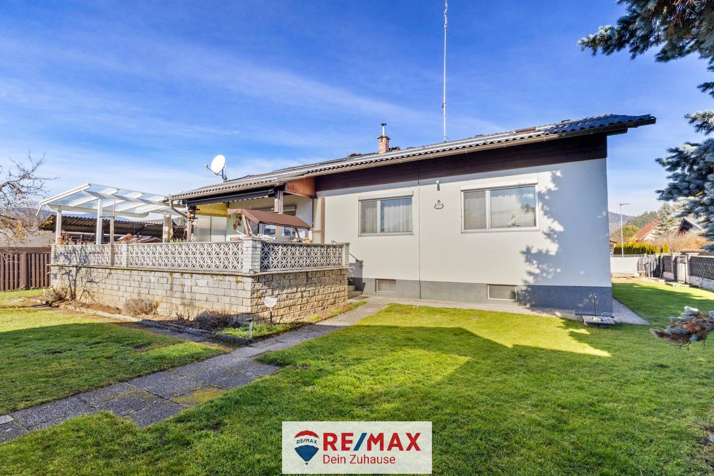 Einfamilienhaus in Feldkirchen Zentrum mit Pool und Sauna, gepflegt