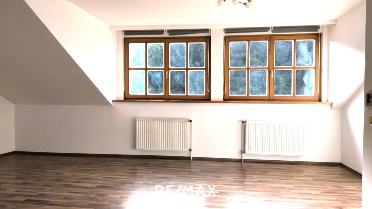 2-Zimmer-Mietwohnung im Dachgeschoss in Bärnbach, Stadtrand, Parkplatz