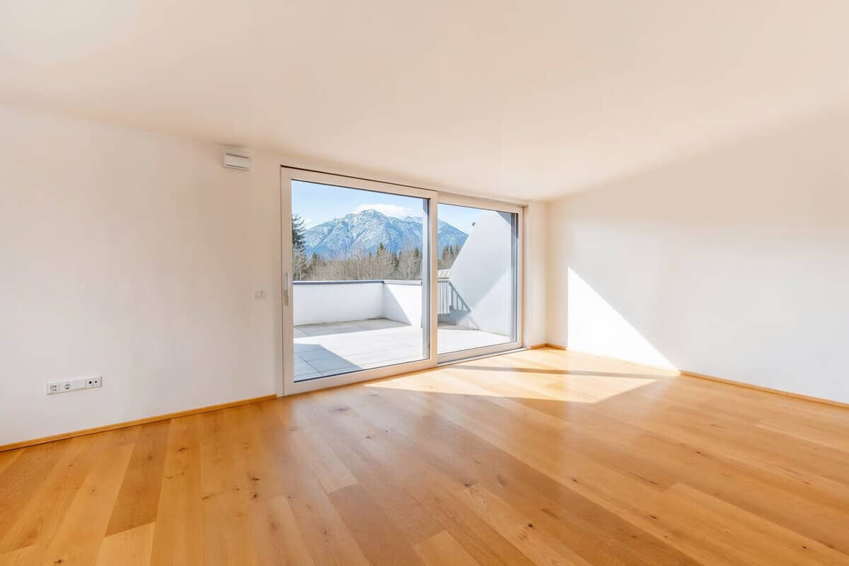 Penthouse with roof terrace in quiet southwest location near Salzach river