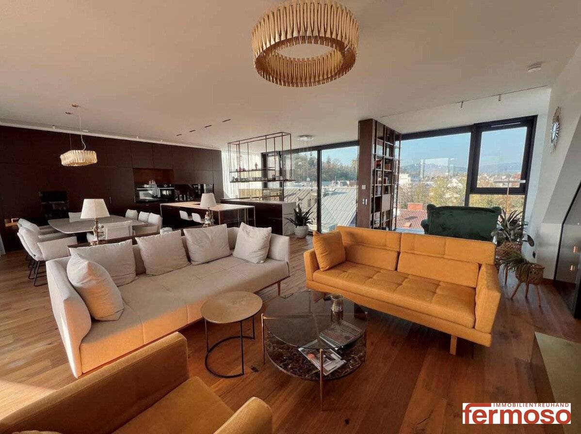 Penthouse with roof terrace and city view central