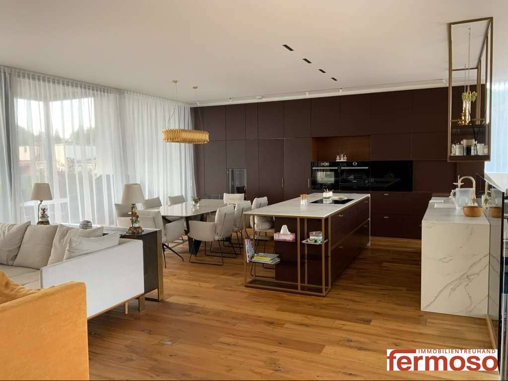 Penthouse with roof terrace and city view central