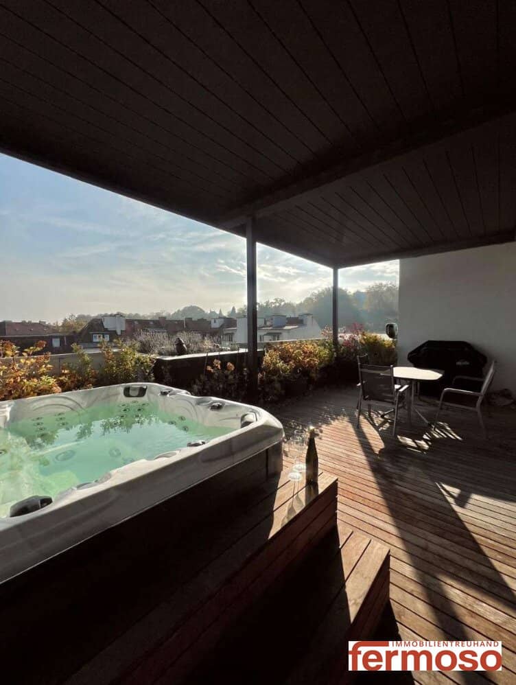 Penthouse with roof terrace and city view central