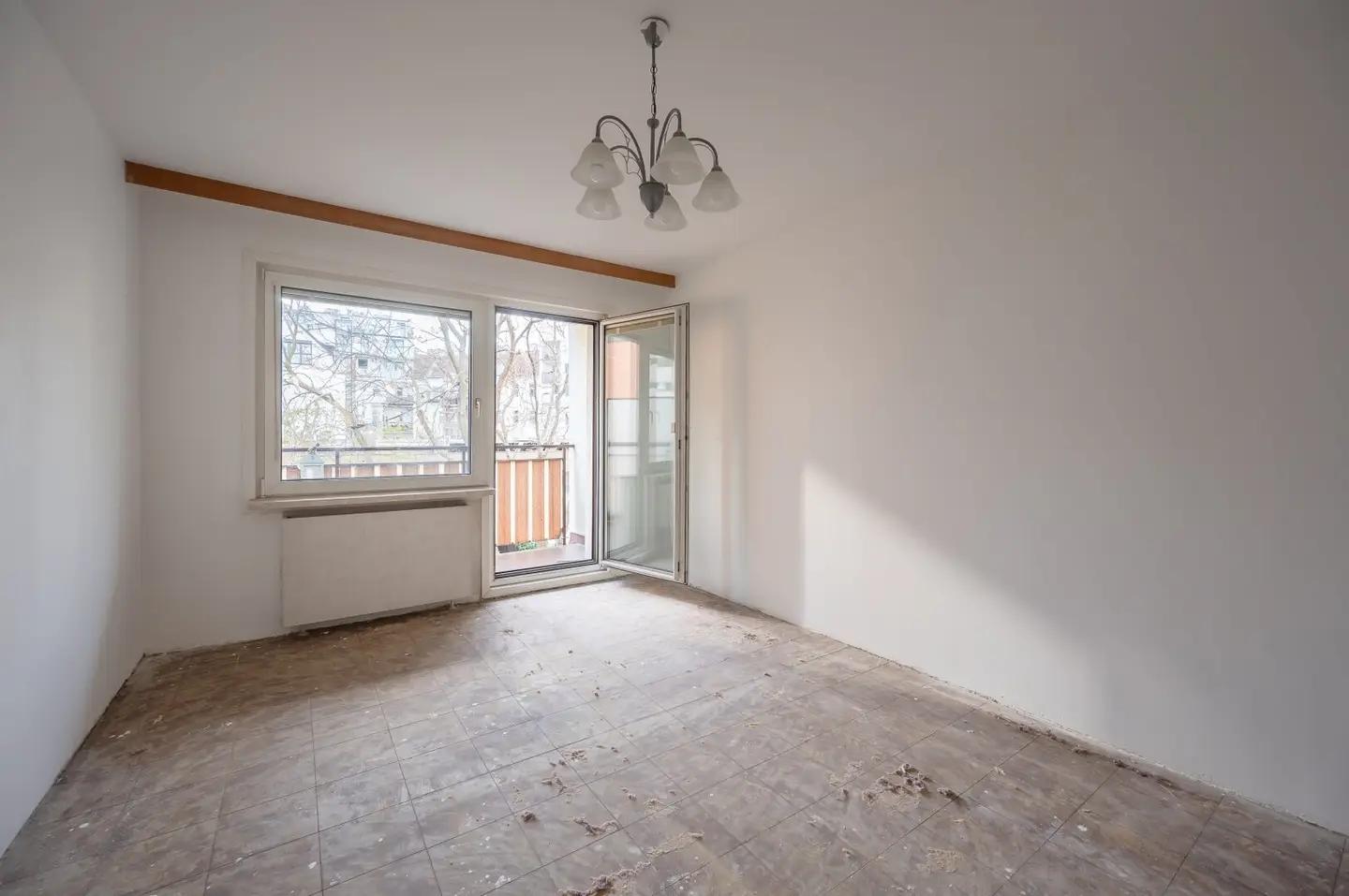 ++NEU++ Mehr Raum fürs Leben! Sanierungsbedürftige 4-Zimmer-Wohnung mit Loggia