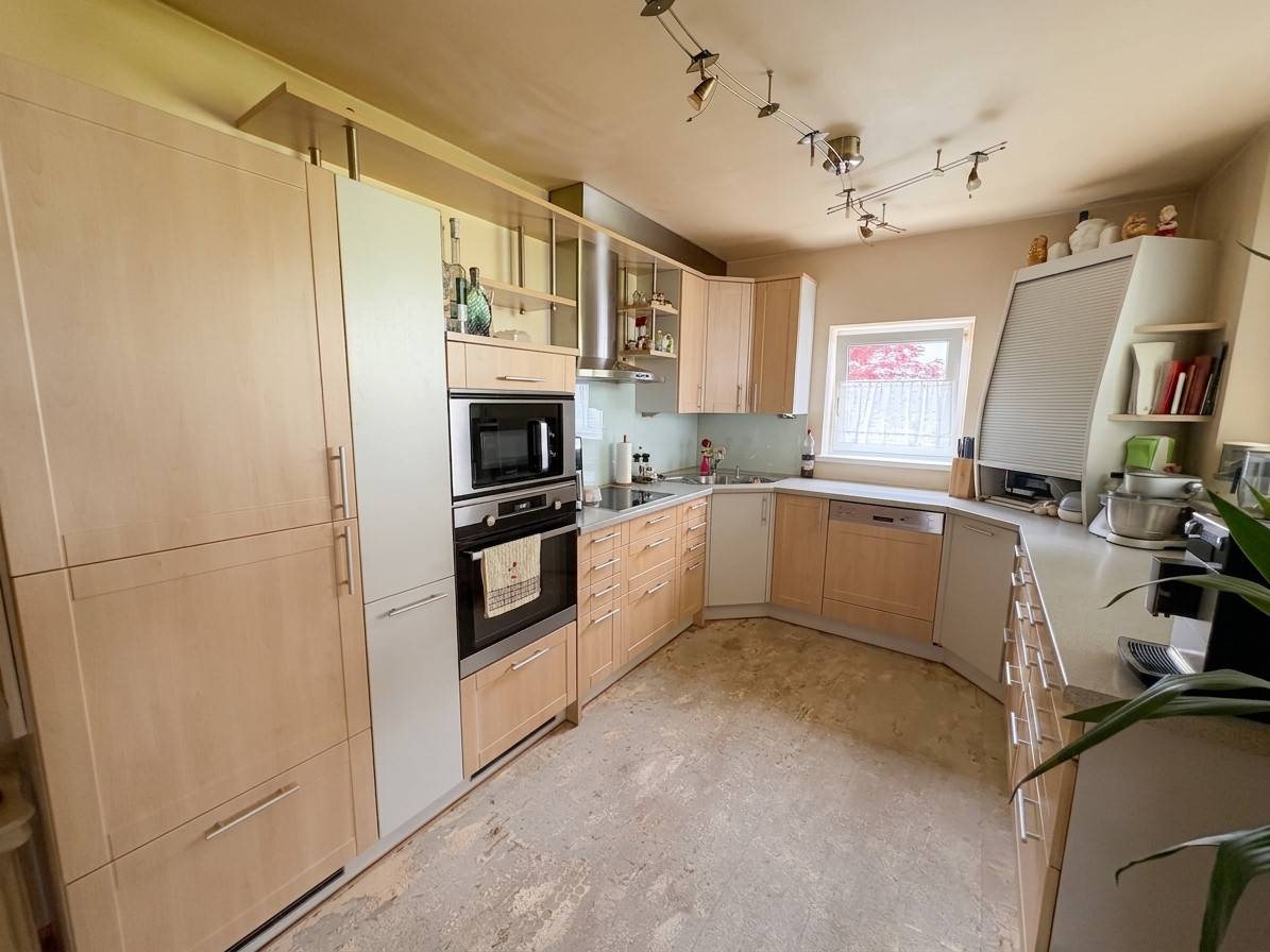 Geräumige Wohnung mit Loggia und zwei Tiefgaragenplätzen