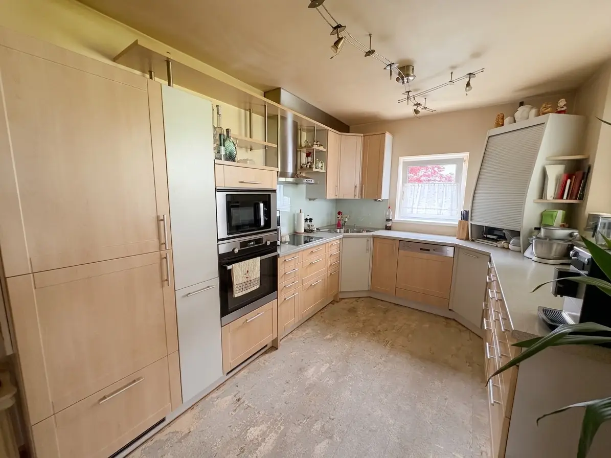 Spacious apartment with loggia and two underground parking spaces