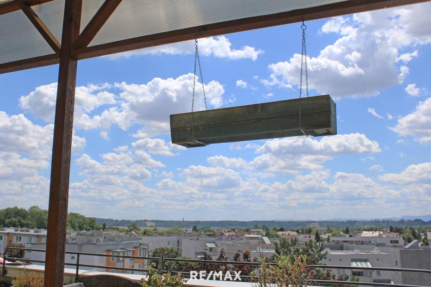 Dachgeschosswohnung mit Dachterrasse und Bergblick