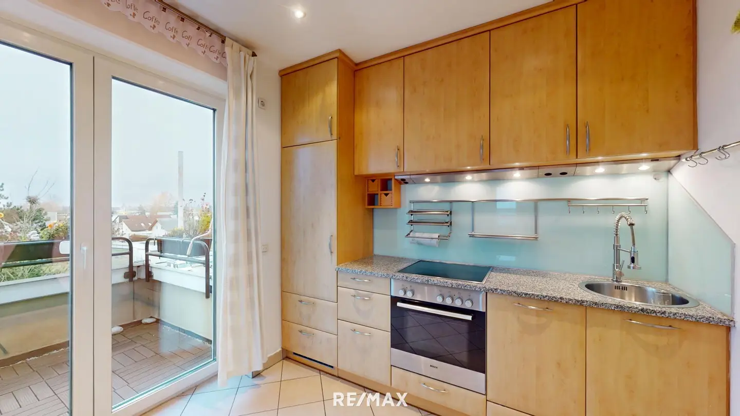 Top floor apartment with roof terrace and mountain view