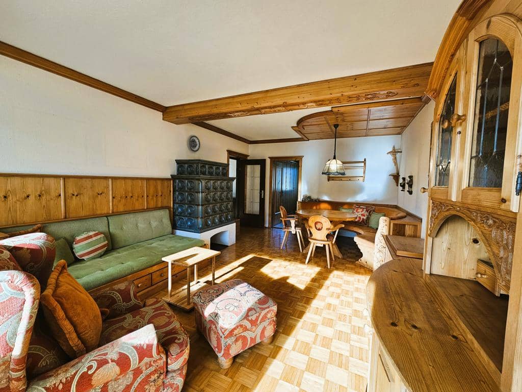Wohnung komplett möbliert mit Loggia Bergblick