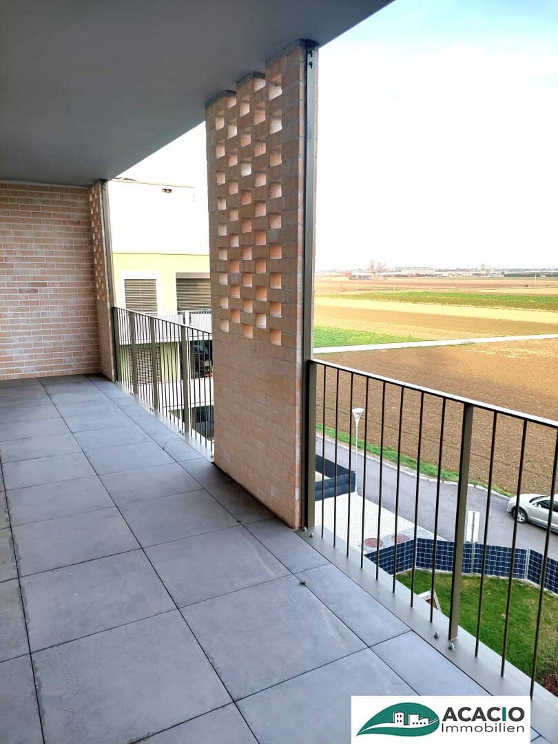 Wohnung im Neubau mit Loggia Blick auf Grünanlage