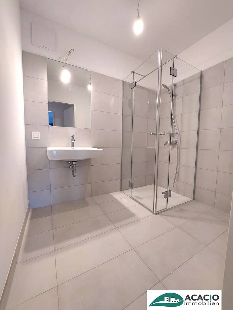 Wohnung im Neubau mit Loggia Blick auf Grünanlage