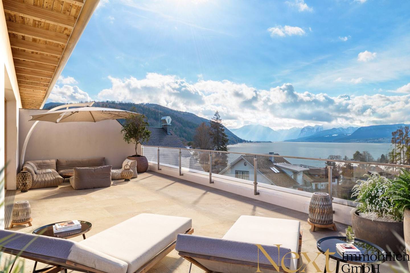 Penthouse with lake view and generous terrace