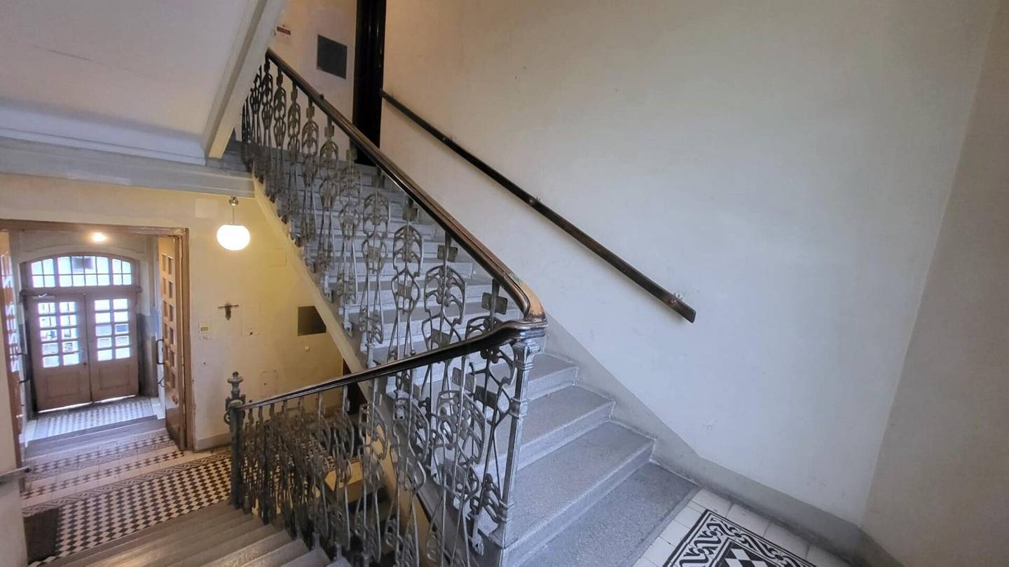 Apartment Art Nouveau near U4 veranda