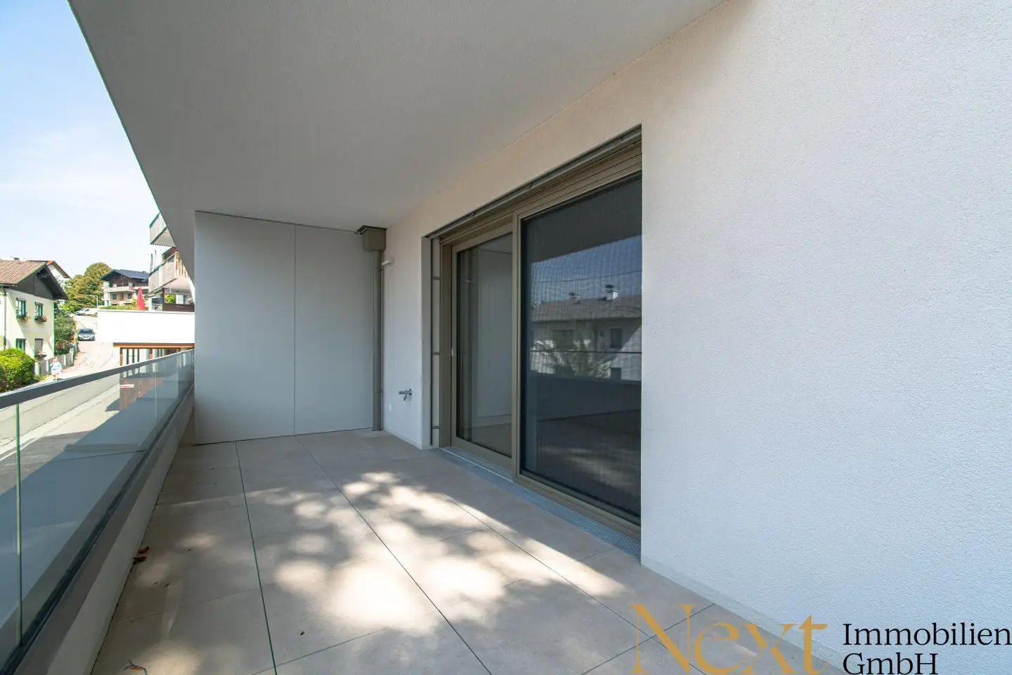 Brand new apartment with balcony near the lake first occupancy