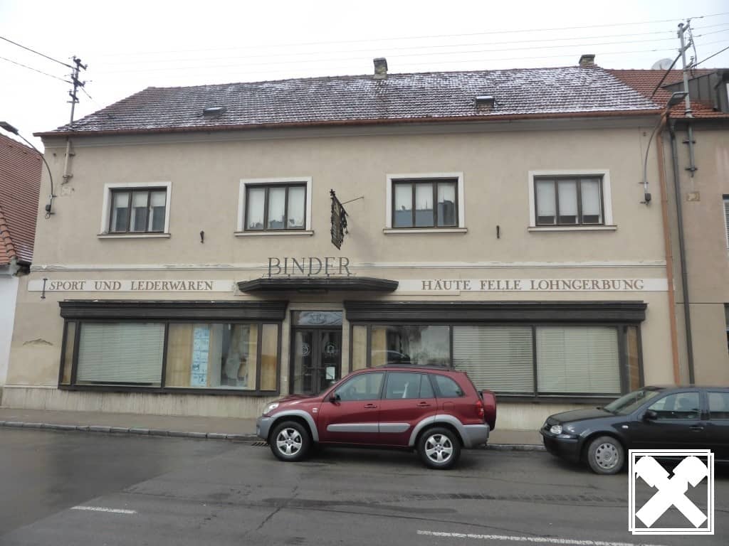 WOHNHAUS IN ZENTRUMSLAGE MIT VIEL GRUND