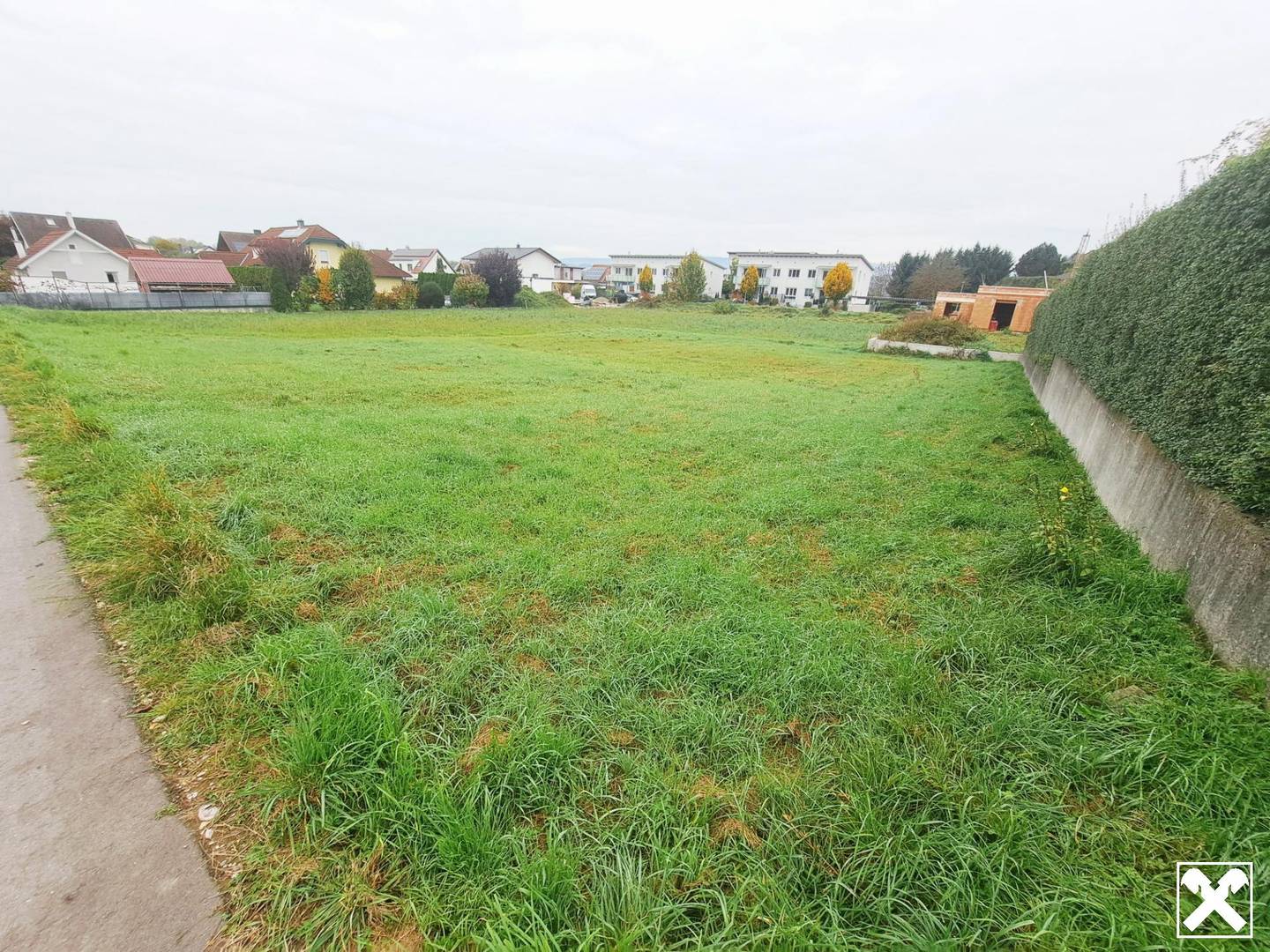 Baugrundstück 834 m² in Bergland – ruhige Lage, Bauzwang
